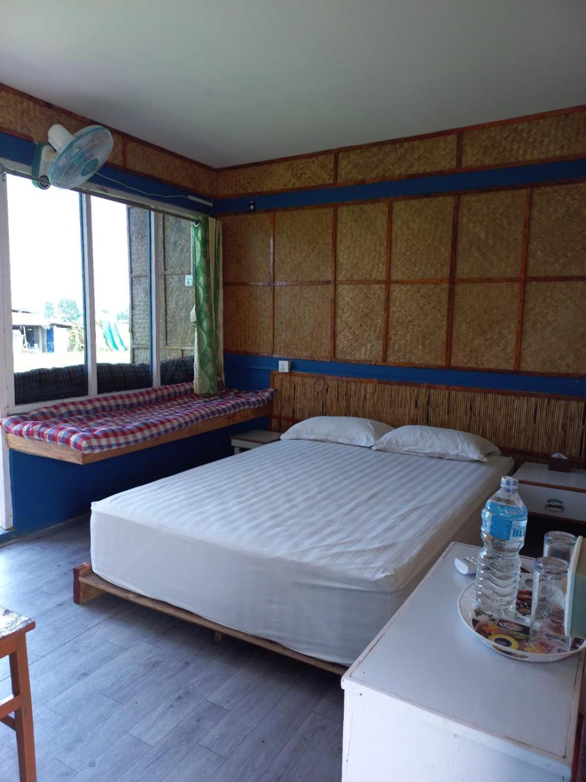 Hippies Colony - Travellers Home Sauraha Exterior photo
